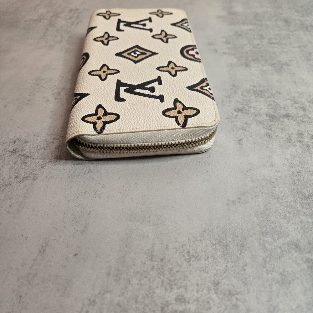 Louis Vuitton WILD AT HEART Large Zippy Wallet - Picture 13 of 16